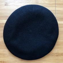 Load image into Gallery viewer, Vivienne Westwood Worlds End Pin Beret Black